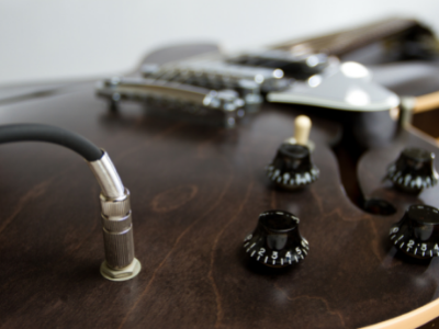 Electric guitar knobs, switches and patch cord
