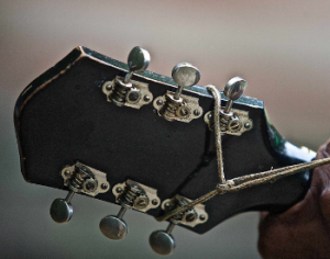 An improvised guitar strap tied to the headstock